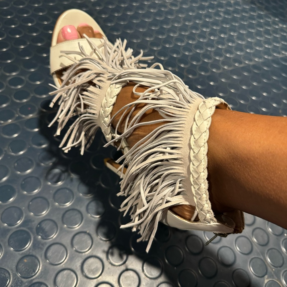 Emily B Billie in white heels - Picture 3 of 12